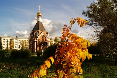 Осень, часовня г. Краснотурьинск (Фото 1)