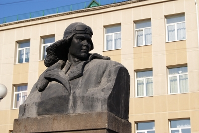 Памятник А.К. Серову (Фото 2)