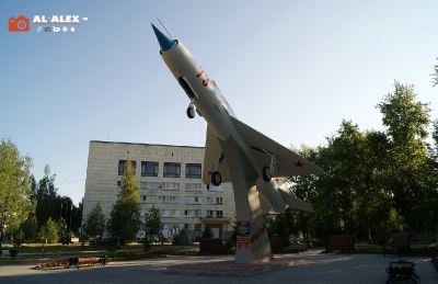 Памятник самолёту-истребителю, Североуральск (Фото 2)